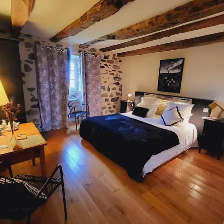 De Rigoulac Sur Reservation Et Table D'hotes Les Jours Sauf Les Jeudis Et Les Dimanches 3* Bouyssounouse