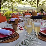 De Rigoulac Sur Reservation Et Table D'hotes Les Jours Sauf Les Jeudis Et Les Dimanches 3* Bouyssounouse