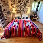 De Rigoulac Sur Reservation Et Table D'hotes Les Jours Sauf Les Jeudis Et Les Dimanches 게스트하우스