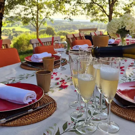 De Rigoulac Sur Reservation Et Table D'hotes Les Jours Sauf Les Jeudis Et Les Dimanches 3* Bouyssounouse