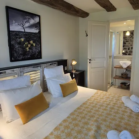 De Rigoulac Sur Reservation Et Table D'hotes Les Jours Sauf Les Jeudis Et Les Dimanches 3*