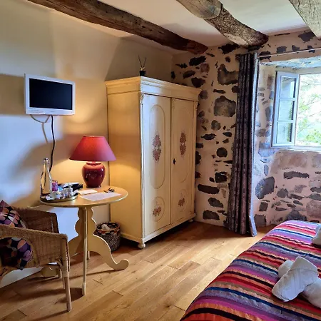 De Rigoulac Sur Reservation Et Table D'hotes Les Jours Sauf Les Jeudis Et Les Dimanches 招待所 3*