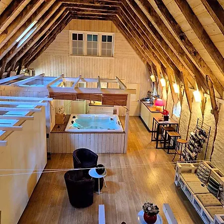 De Rigoulac Sur Reservation Et Table D'hotes Les Jours Sauf Les Jeudis Et Les Dimanches 3* Bouyssounouse