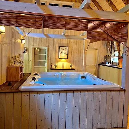 De Rigoulac Sur Reservation Et Table D'hotes Les Jours Sauf Les Jeudis Et Les Dimanches 3* Bouyssounouse
